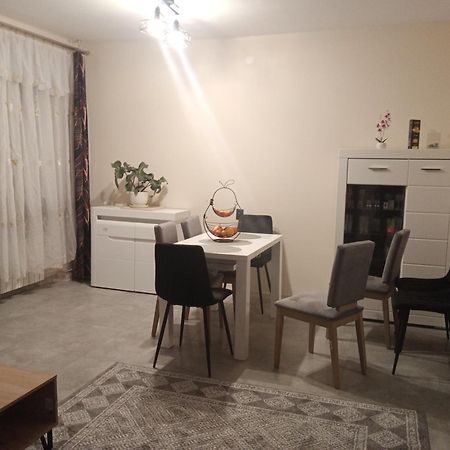 Uroczy Apartament Krasków Exterior foto