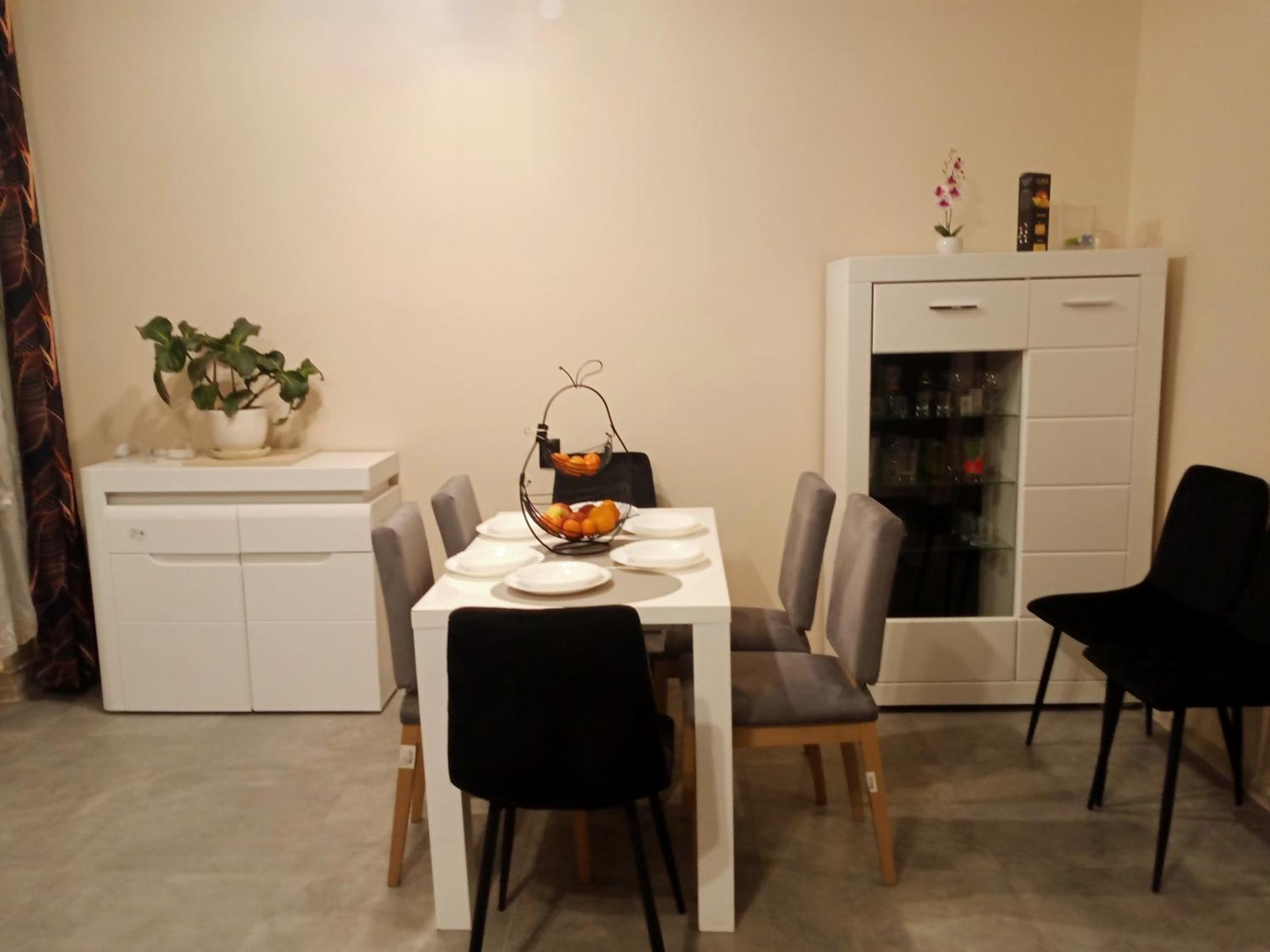Uroczy Apartament Krasków Exterior foto